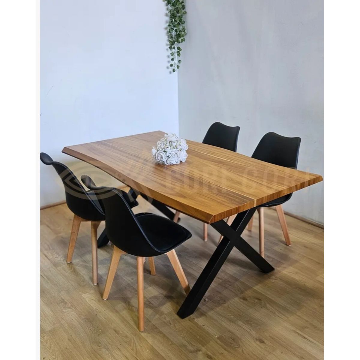 CORI CORI - Juego de Comedor Medlock Rústica Base Negro 160x90 cm + 4 Sillas Tulip