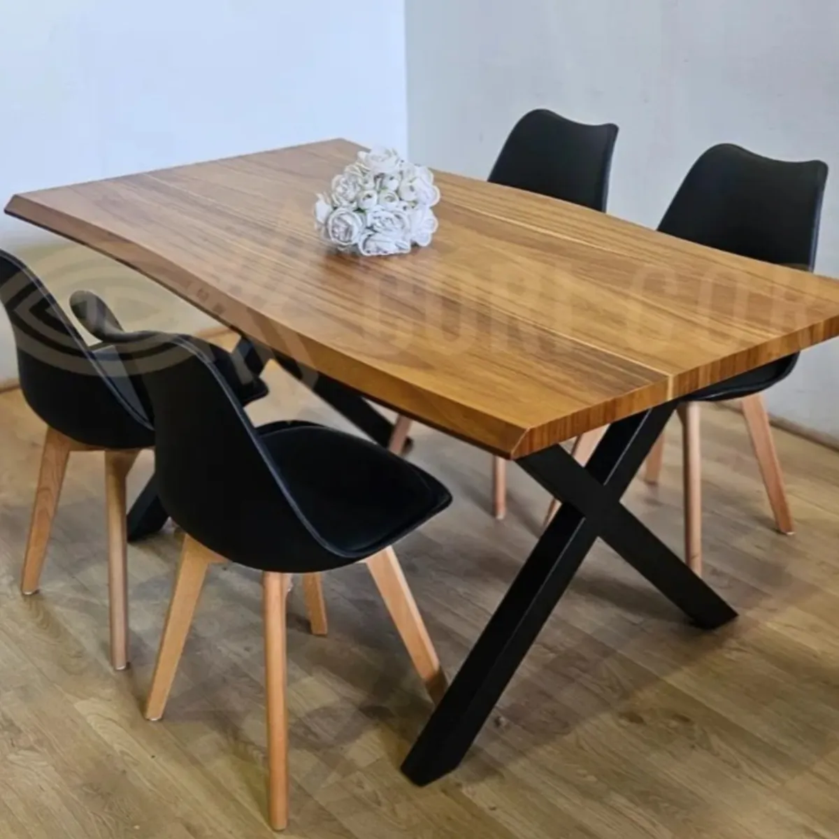 CORI CORI - Juego de Comedor Medlock Rústica Base Negro 160x90 cm + 4 Sillas Tulip