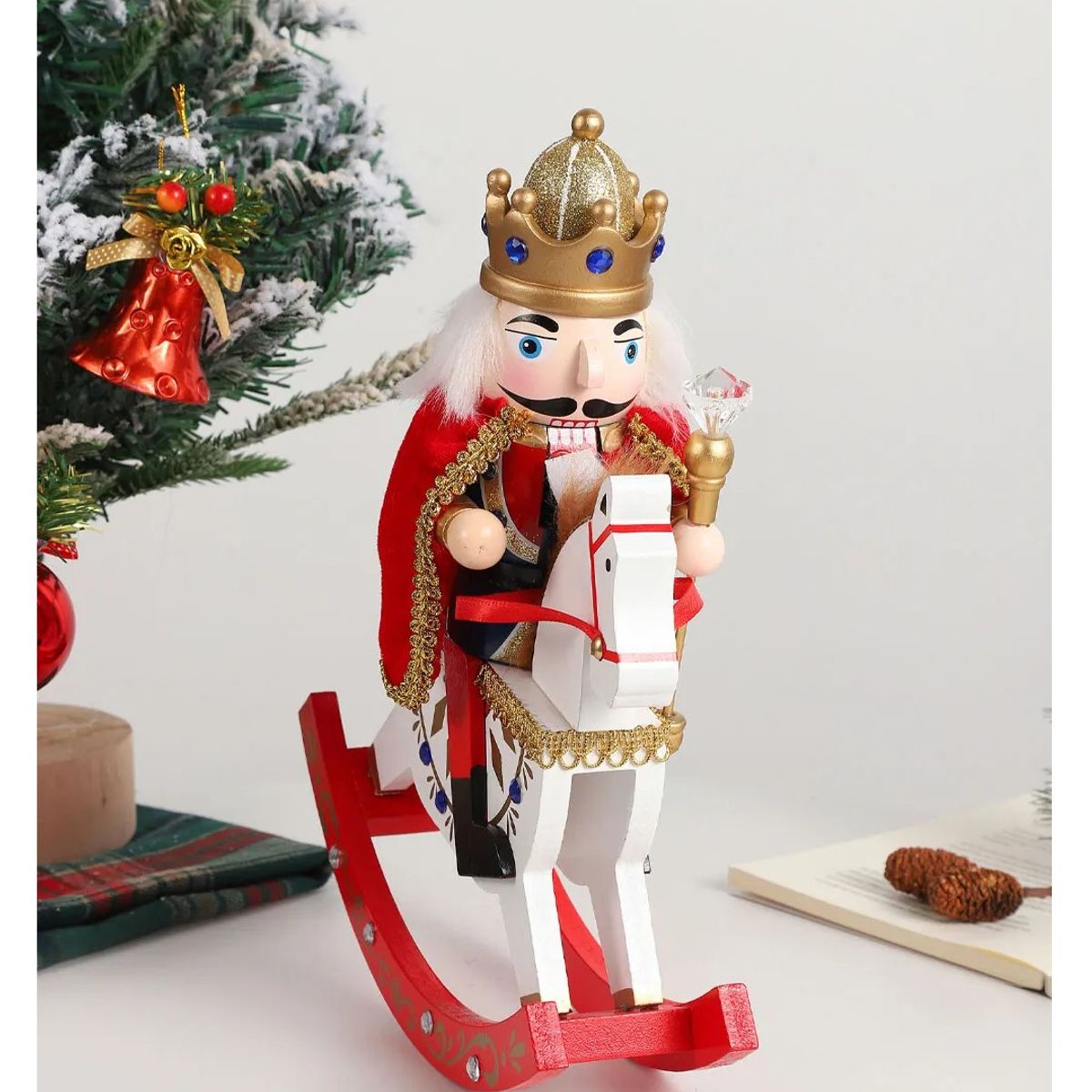 ALMA & DECO - CASCANUECES COLECCIONABLE REY A CABALLO DETALLES ROJOS ADORNO NAVIDAD PREMIUM 30 CM. MOD. C