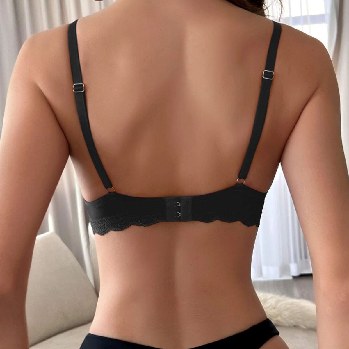 KIRAMA CLOTHING STORE - Sujetador negro con encaje en contraste y alto soporte