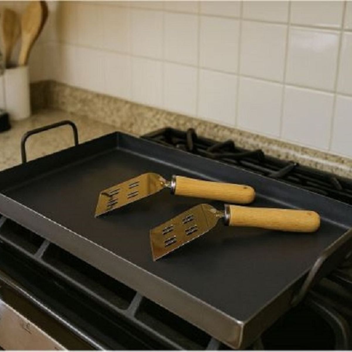 GENERICO - PLANCHA CHURRASQUERA 45X25 MAS DOS ESPATULAS