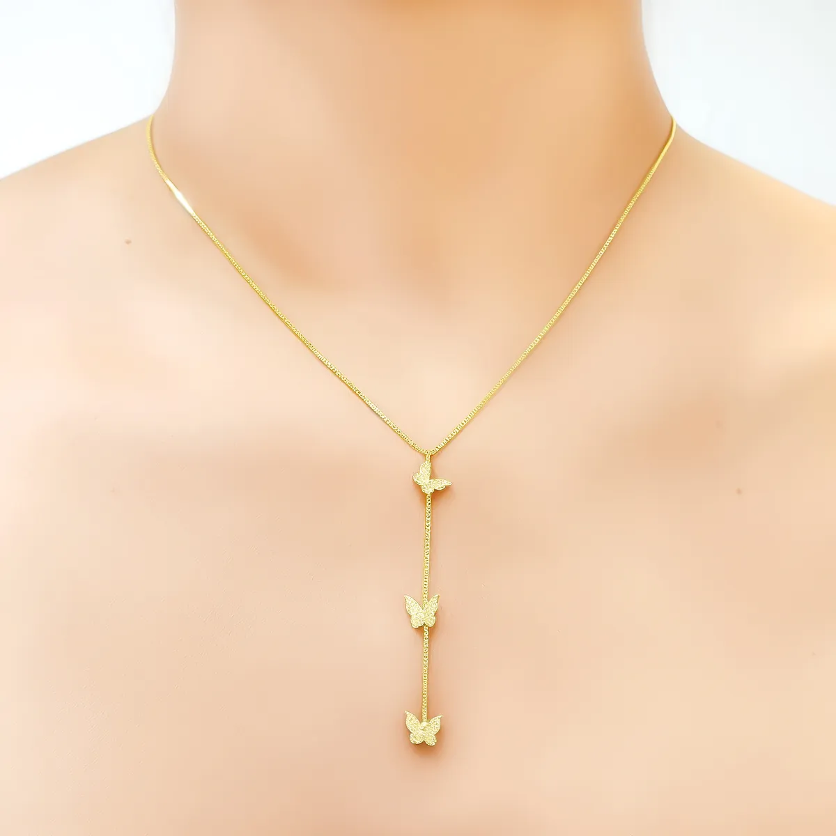 COGGIOLA - Collar Corbatero 3 Mariposas Circón Enchapado Oro 18K