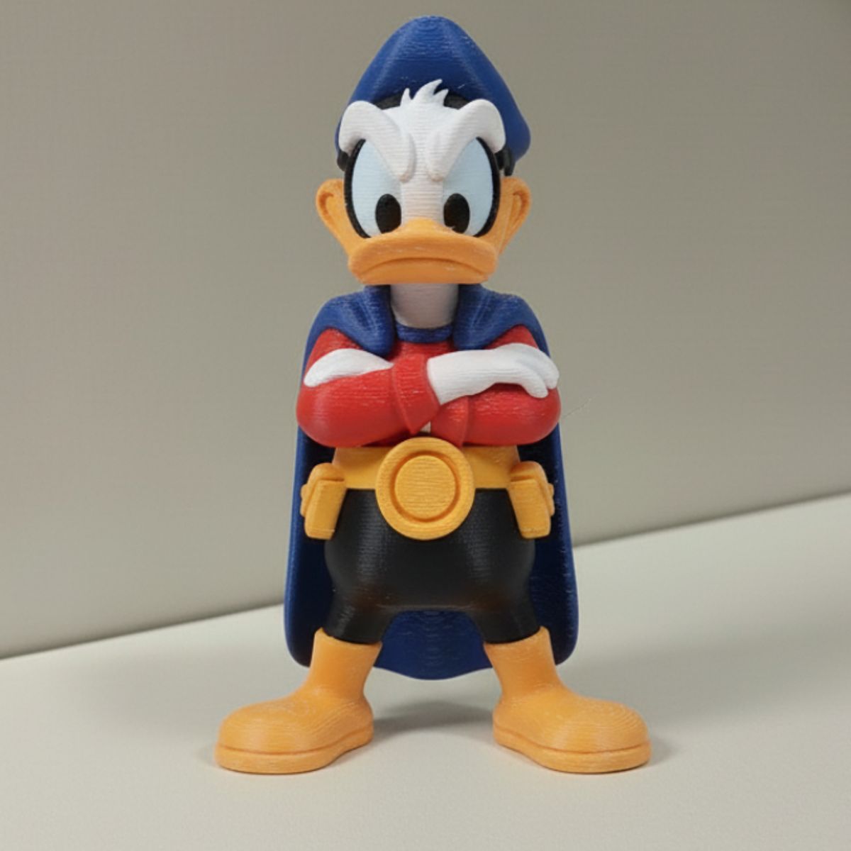 GENERICO - Figura Decorativa- Pato Donald Superhéroe