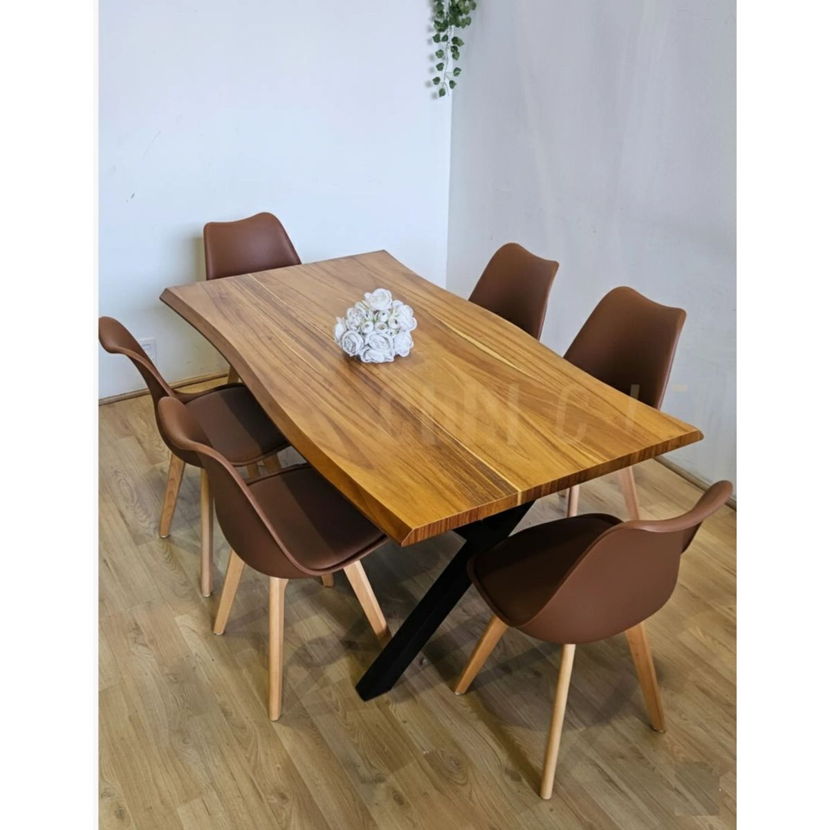 CORI CORI - Juego de Comedor Medlock Rústica Metal Negro 160x90 cm + 6 Sillas Tulip