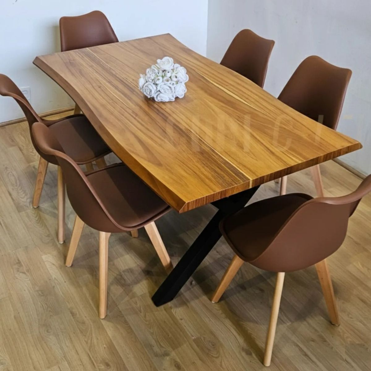 CORI CORI - Juego de Comedor Medlock Rústica Metal Negro 160x90 cm + 6 Sillas Tulip