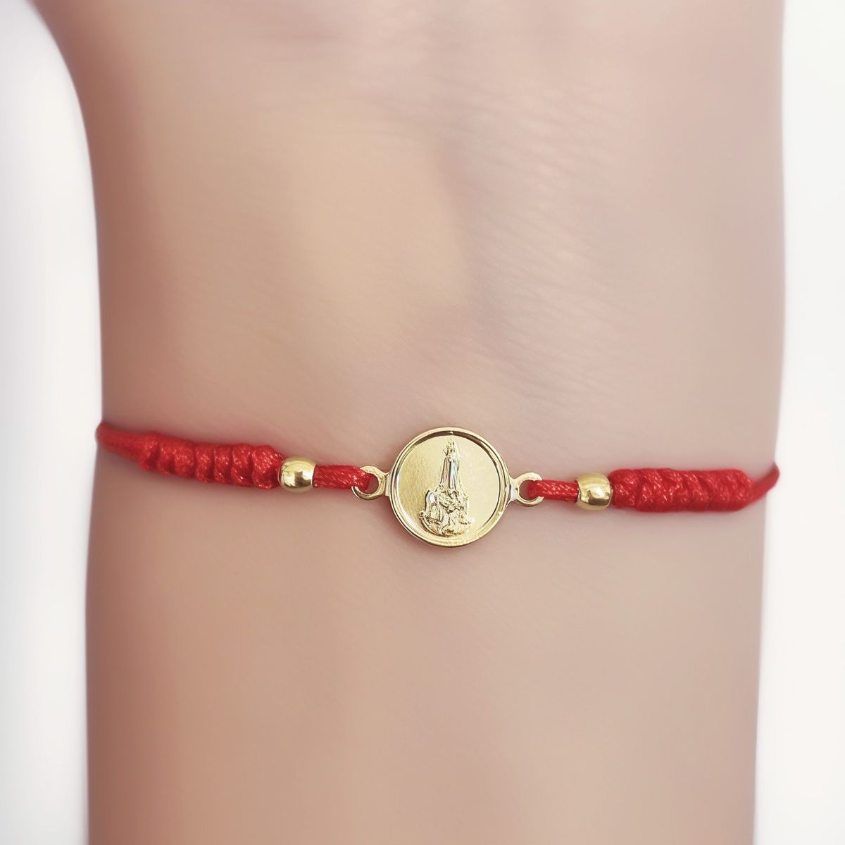COGGIOLA - Pulsera Medalla Nuestra Señora De Fátima Enchapado Oro 18K Cordón Rojo