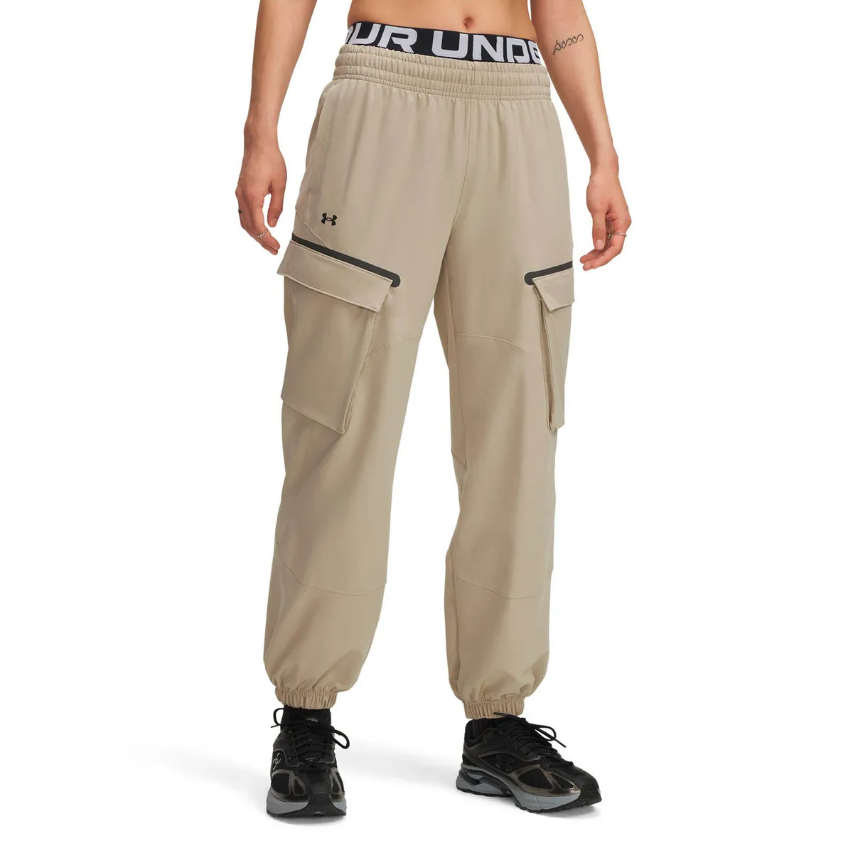 UNDER ARMOUR - Pantalón Lifestyle para mujer Unstoppable Cargo cafe UNDER ARMOUR