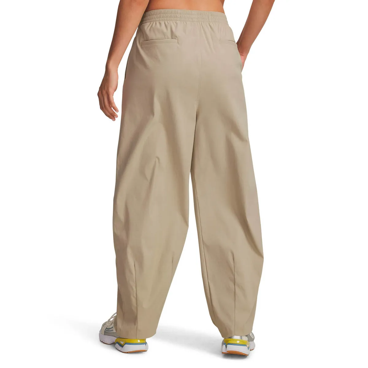 UNDER ARMOUR - Pantalones Lifestyle mujer Unstoppable Woven café UNDER ARMOUR