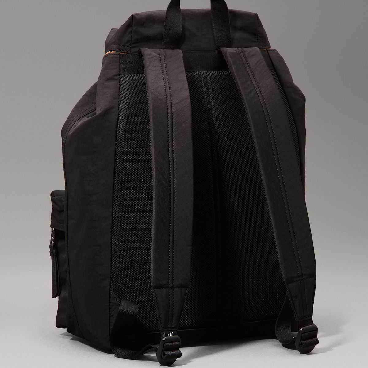 CALVIN KLEIN - Mochila Metro Nylon Flap Negro Calvin Klein