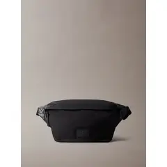 CALVIN KLEIN - Banano Metro Nylon Oversized Negro