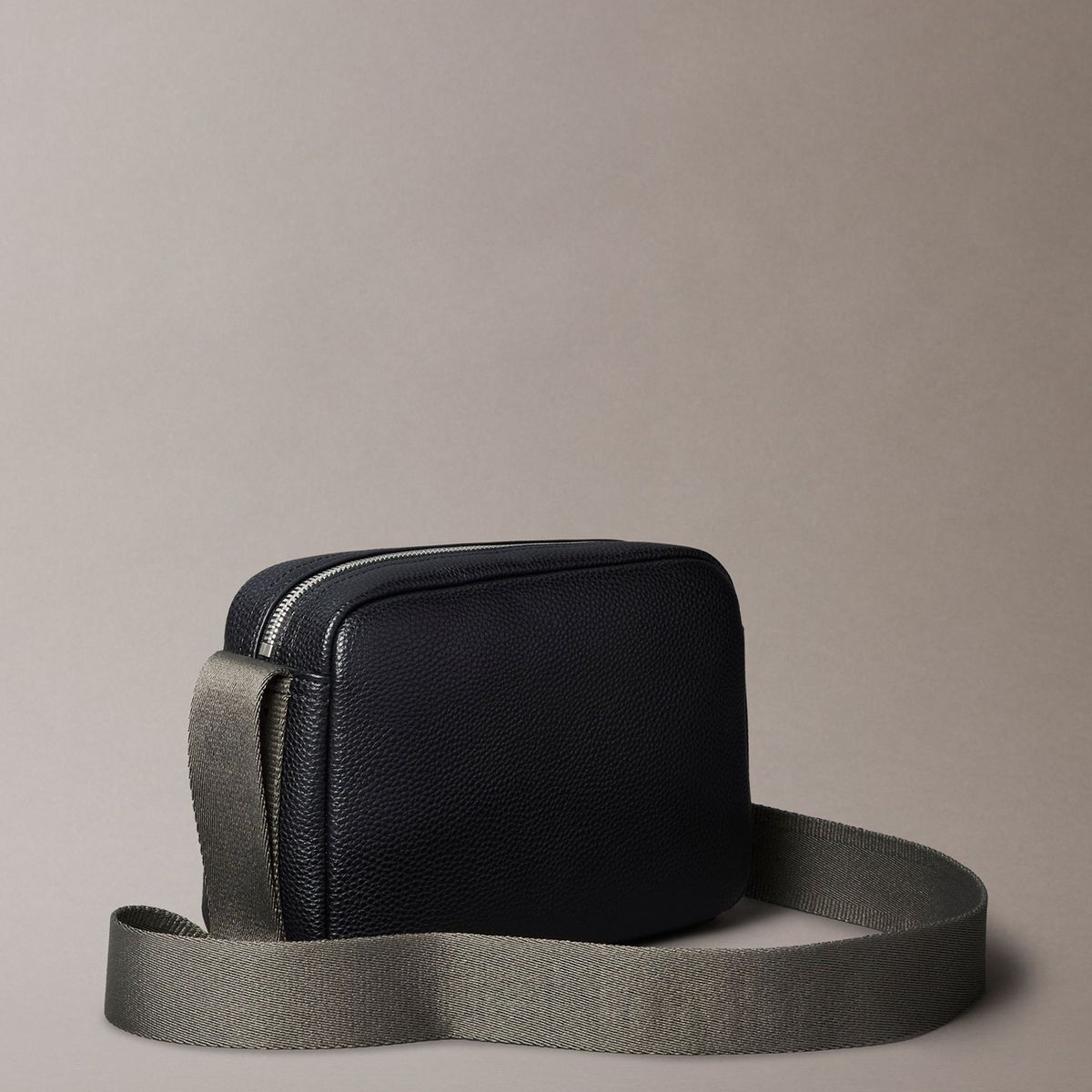 CALVIN KLEIN - Bolso Cargo Camera Negro Calvin Klein