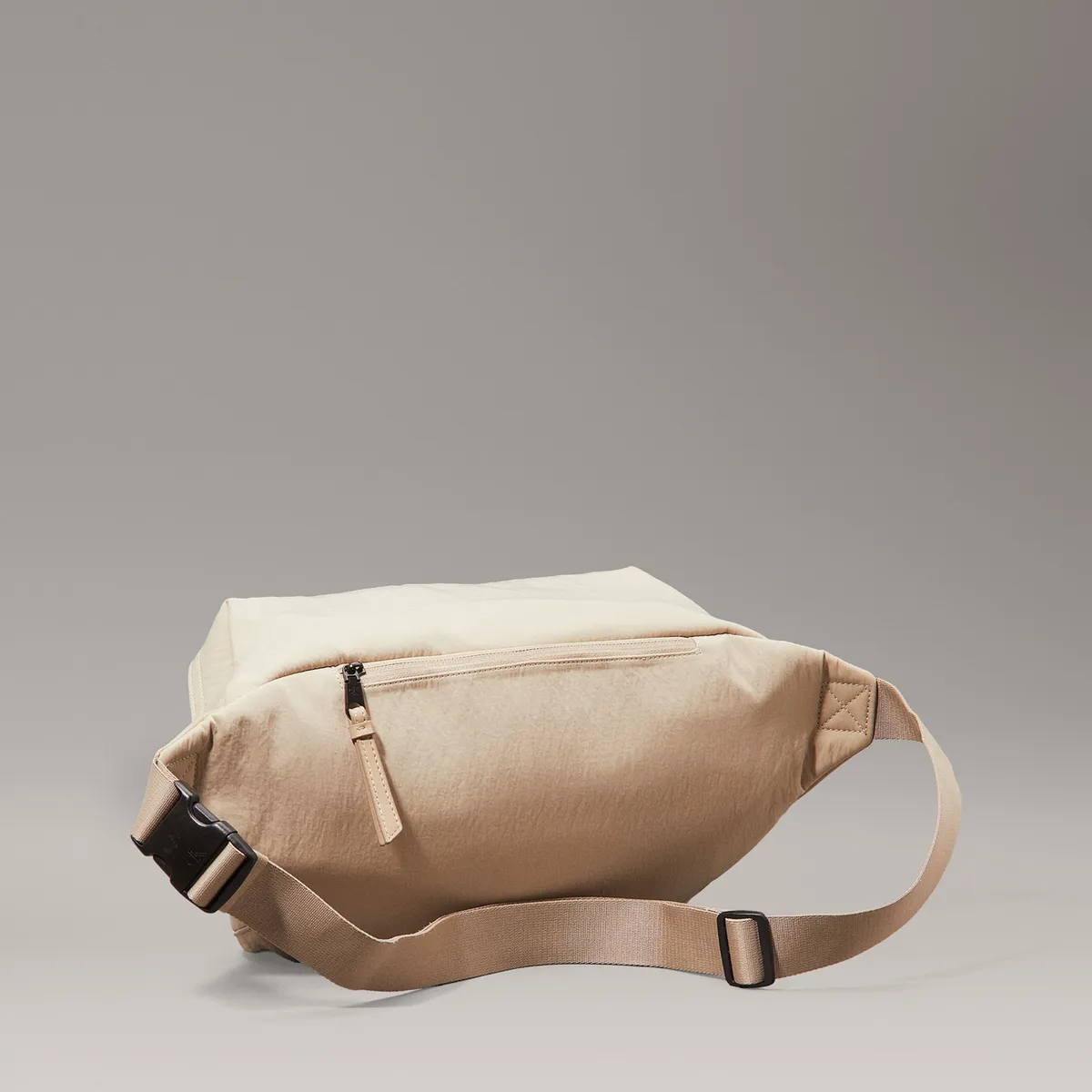 CALVIN KLEIN - Banano Metro Nylon Oversized Beige Calvin Klein