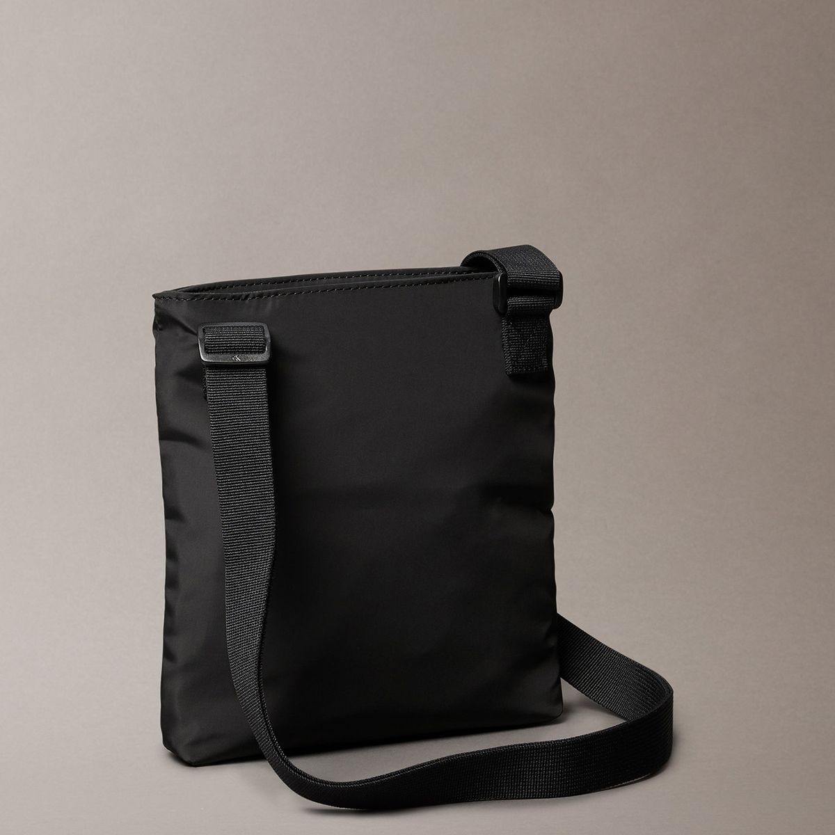 CALVIN KLEIN - Bolso Plano Bandolera - Sport Essentials Negro Calvin Klein