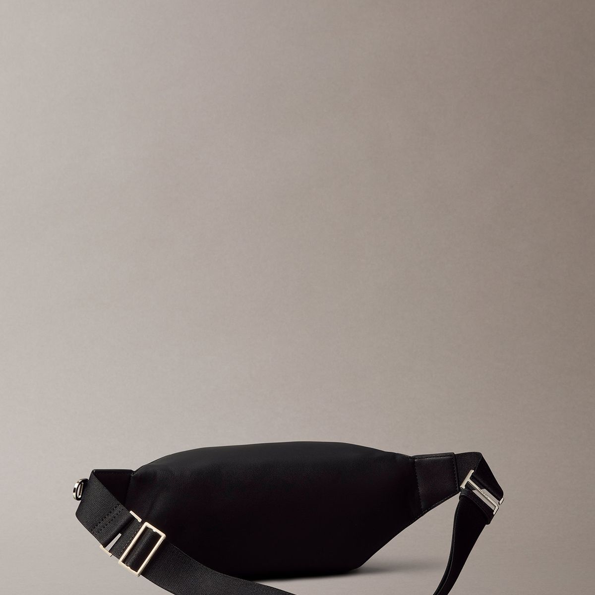 CALVIN KLEIN - Banano Micro Pebble Negro Calvin Klein