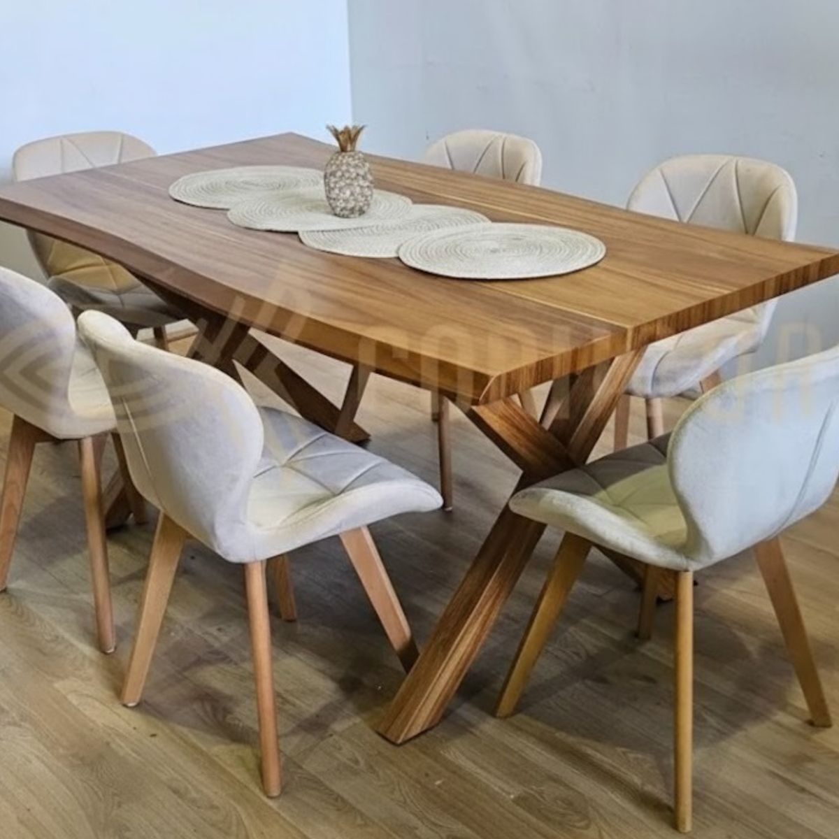 CORI CORI - Juego de Comedor Medlock Rústica Base Metal Madera 160x90 cm + 6 Sillas Mariposa Velvet