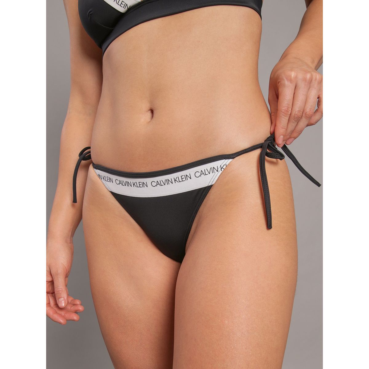 CALVIN KLEIN - Calzón Bikini String Side Negro Calvin Klein