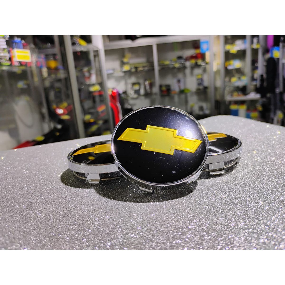 GENERICO - X4 Tapas centro de llantas de auto tunning CHEVROLET NEGRO CON DORADO 60MM