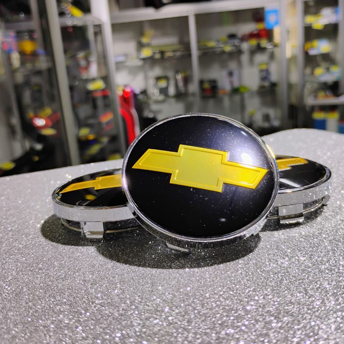 GENERICO - X4 Tapas centro de llantas de auto tunning CHEVROLET NEGRO CON DORADO 56MM