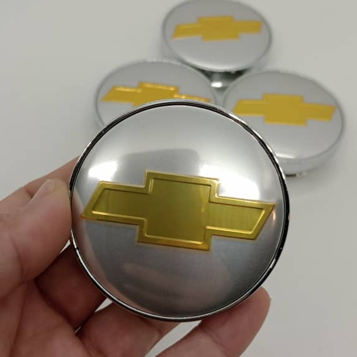 GENERICO - X4 Tapas centro de llantas de auto tunning CHEVROLET PLATEADO CON DORADO 56MM