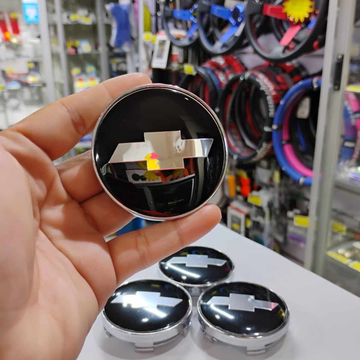 GENERICO - X4 Tapas centro de llantas de auto tunning CHEVROLET NEGRO CON PLATEADO 56MM