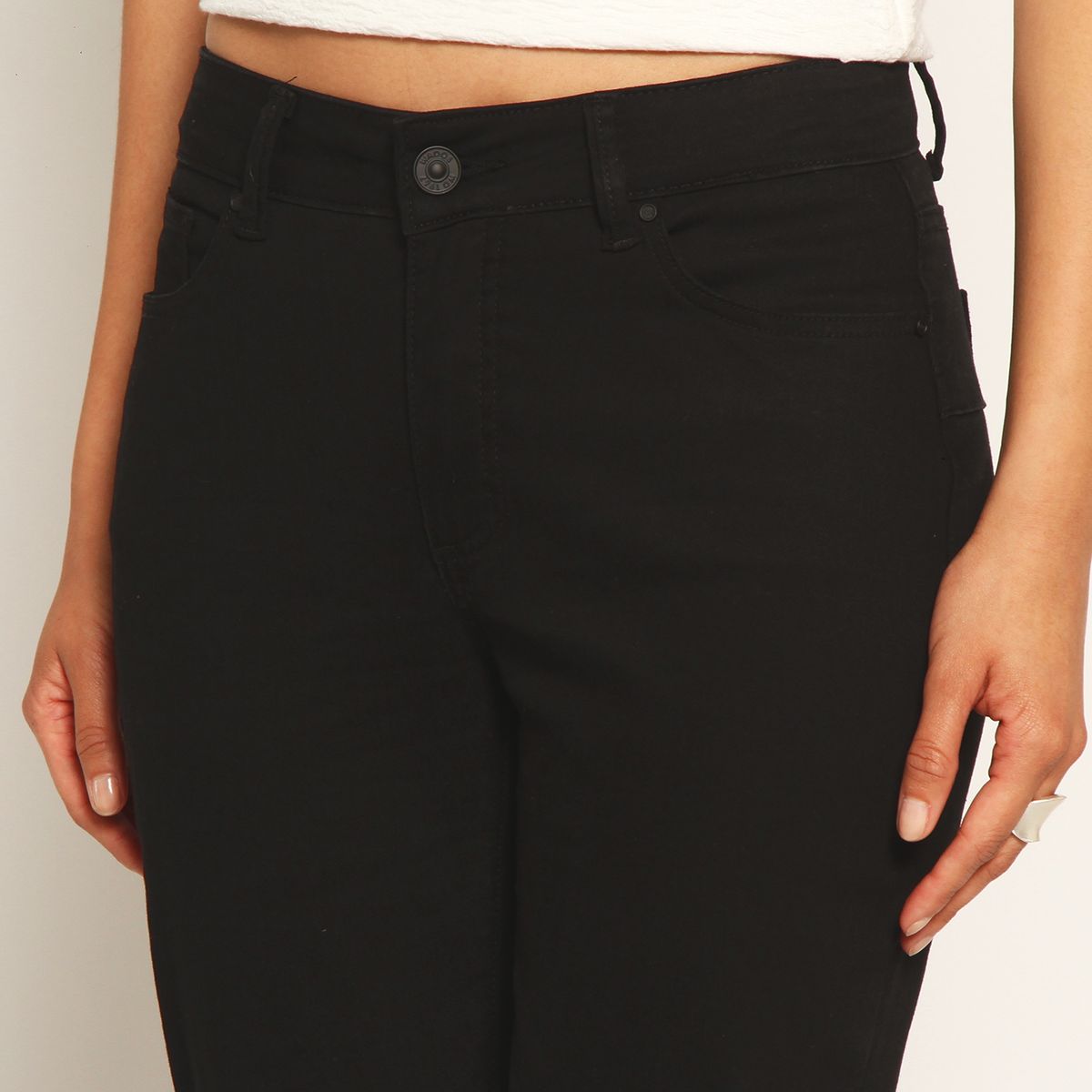 WADOS - JEANS FLARE TIRO ALTO PRETINA BASICA