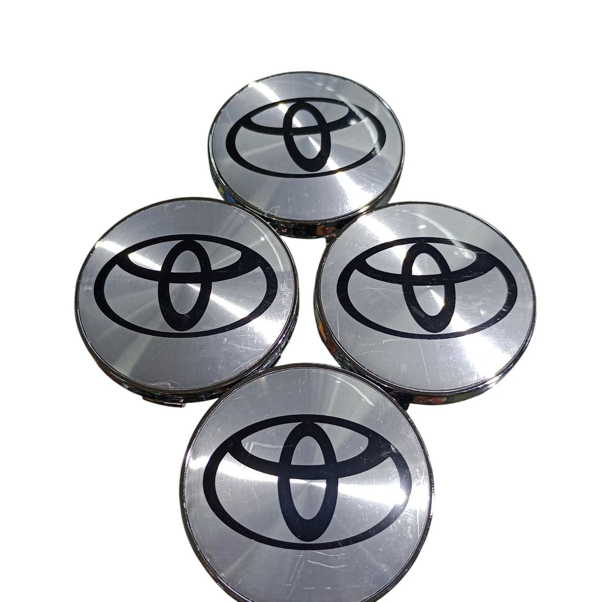 GENERICO - X4 Tapas centro de llantas de auto tunning TOYOTA PLATA CON NEGRO 60MM