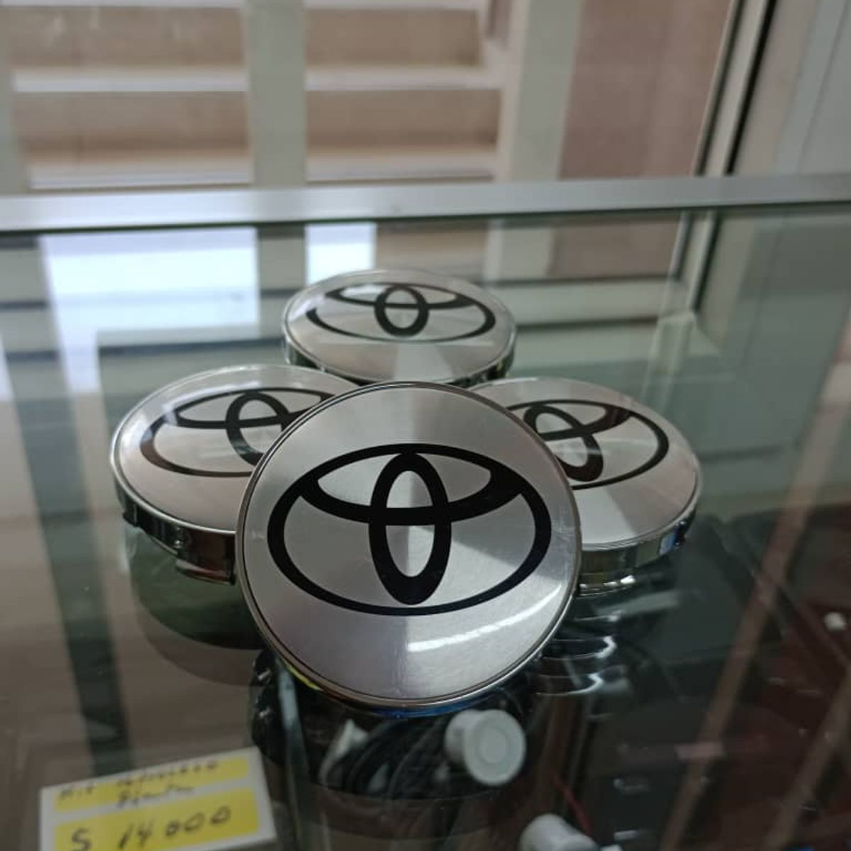 GENERICO - X4 Tapas centro de llantas de auto tunning TOYOTA PLATA CON NEGRO 56MM