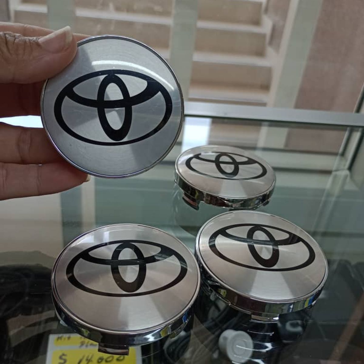 GENERICO - X4 Tapas centro de llantas de auto tunning TOYOTA PLATA CON NEGRO 56MM