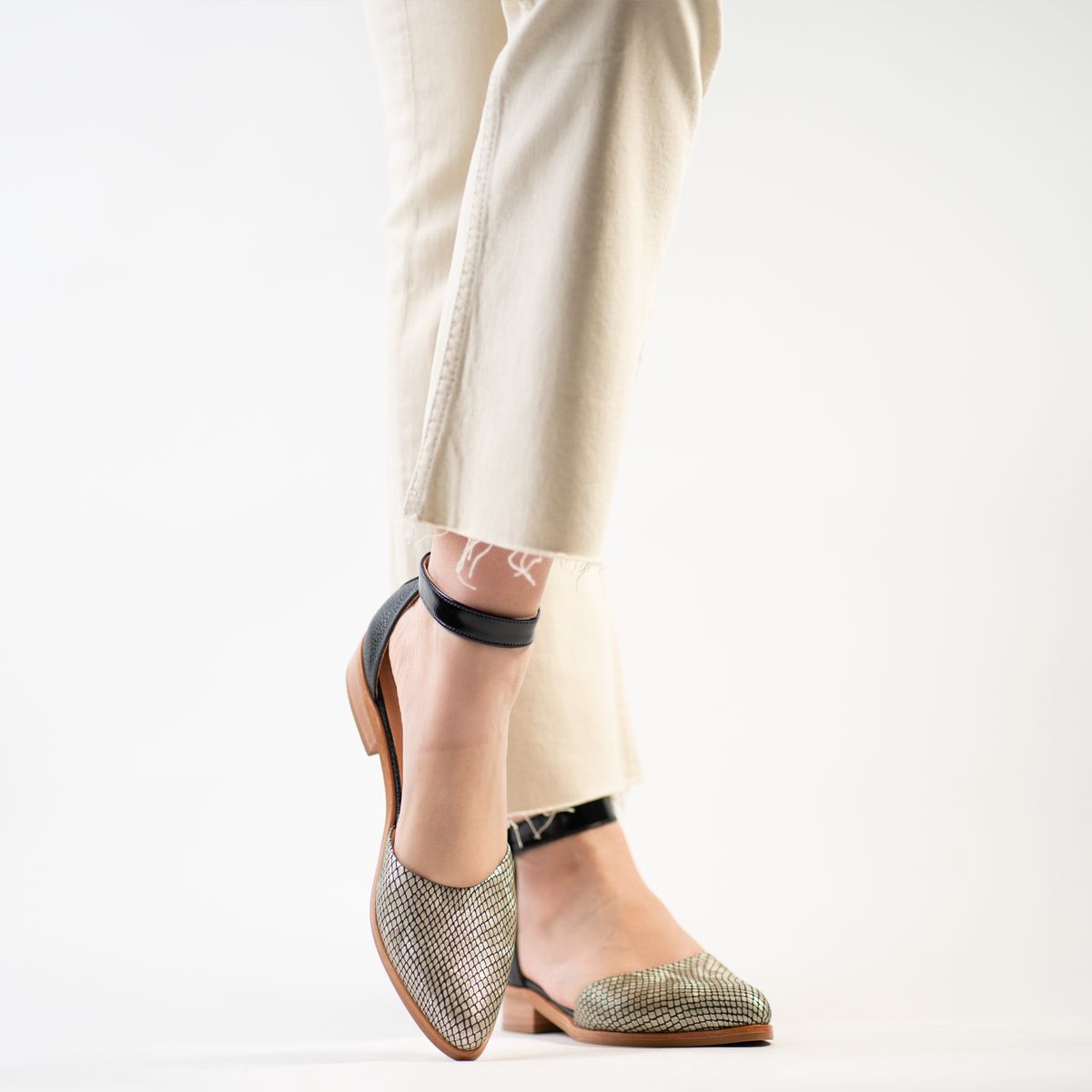 BURANO - Sandalia Taco Bajo Burano Alma Black Gold