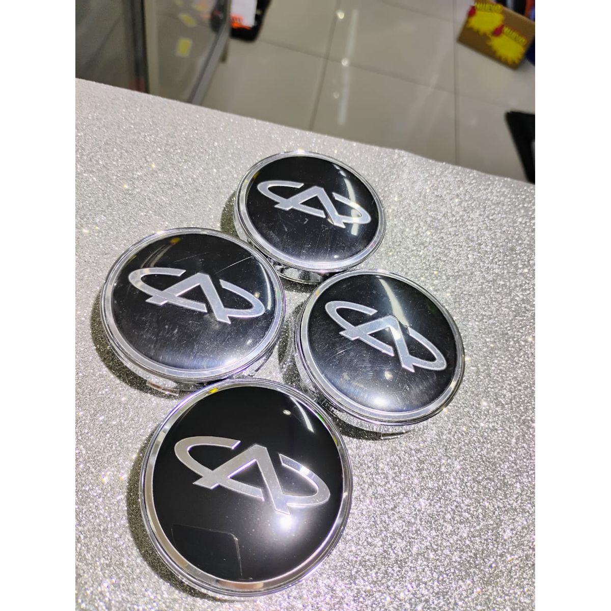 GENERICO - X4 Tapas centro de llantas de auto tunning CHERY NEGRO CON PLATA 56MM