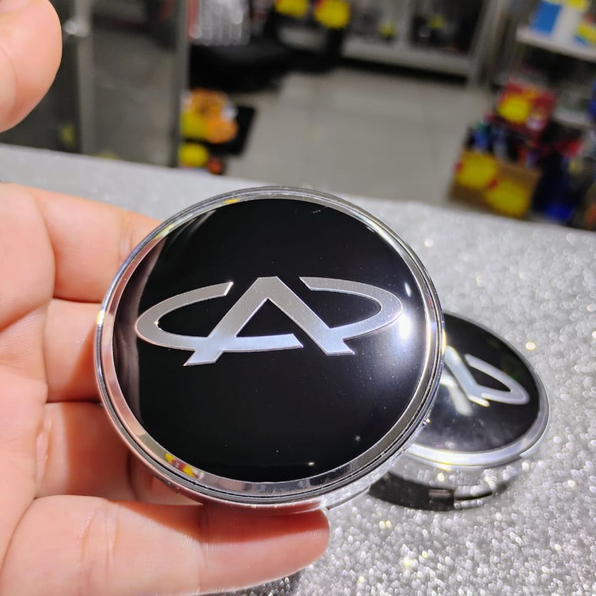 GENERICO - X4 Tapas centro de llantas de auto tunning CHERY NEGRO CON PLATA 56MM