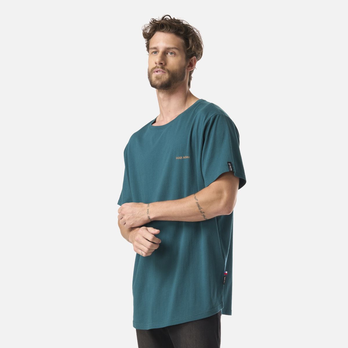 HAKA HONU - Polera Hombre Natural Petroleo Oscuro Haka Honu