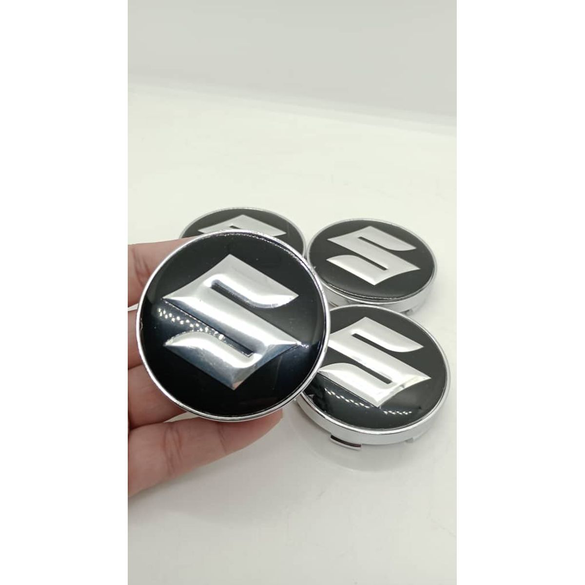 GENERICO - X4 Tapas centro de llantas de auto tunning SUZUKI NEGRO CON PLATA 60MM