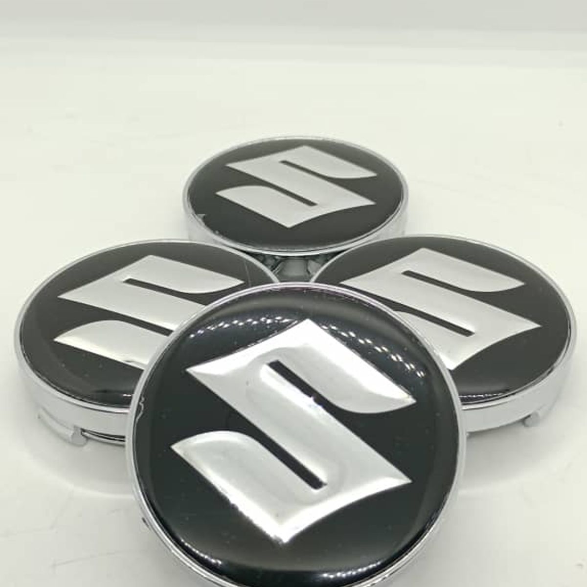 GENERICO - X4 Tapas centro de llantas de auto tunning SUZUKI NEGRO CON PLATA 60MM