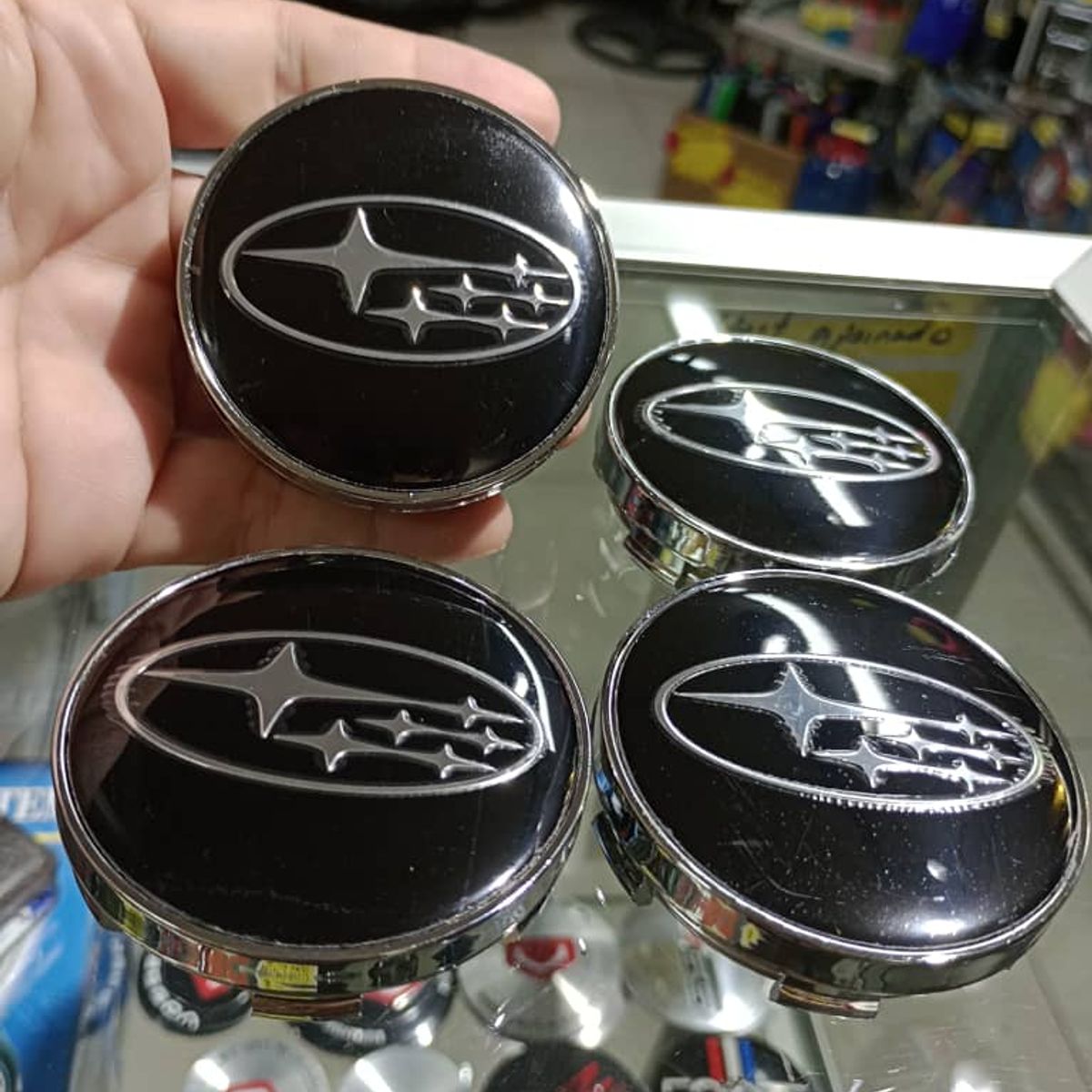 GENERICO - X4 Tapas centro de llantas de auto tunning SUBARU NEGRO CON PLATA 56MM
