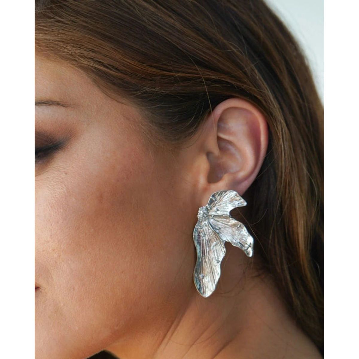 MI PLACARD - Aros Coni Flor Partida Plateado