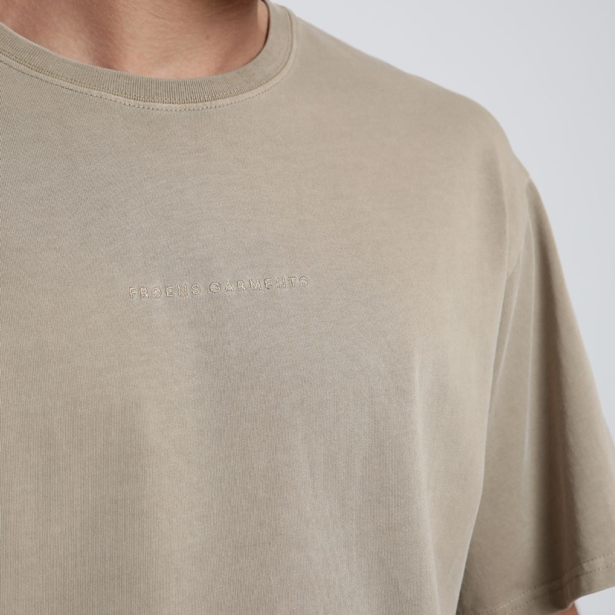 FROENS - Polera hombre manga corta Oversize camel - Algodón orgánico