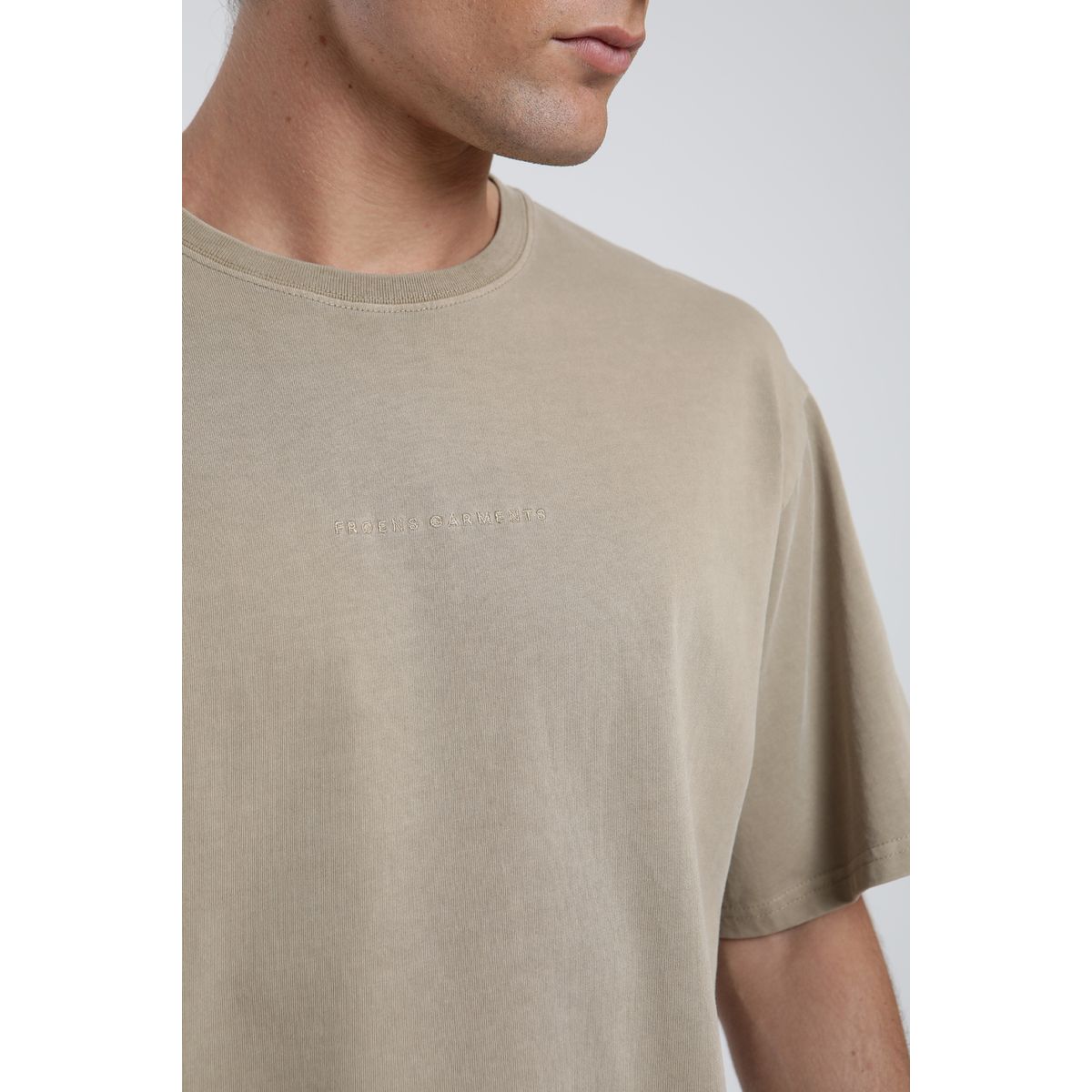 FROENS - Polera hombre manga corta Oversize camel - Algodón orgánico