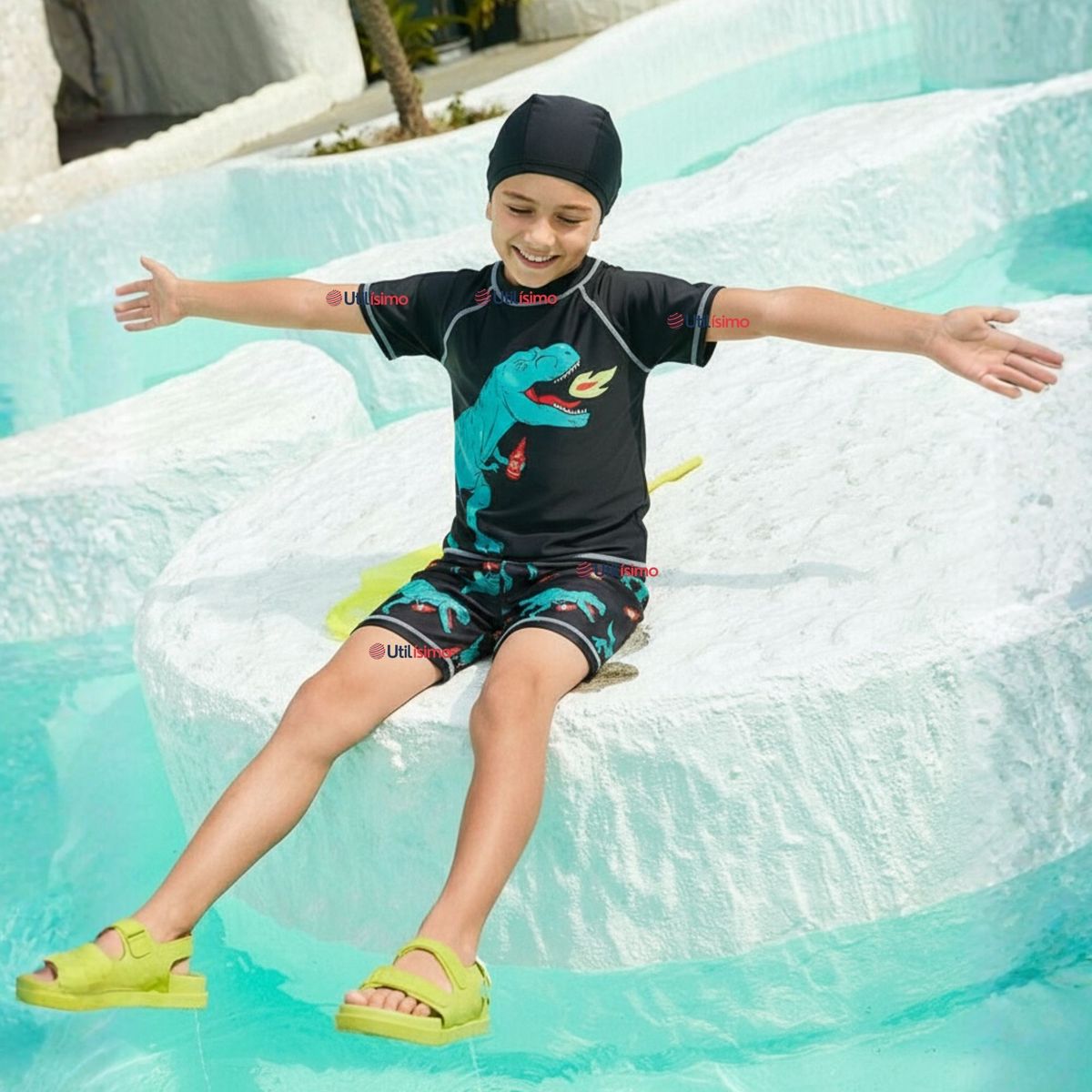 JUMP KIDS - Traje De Baño Polera Manga Corta Pantalón Corto y Gorro 3 piezas Corte Split Niño de 3 a 9 Años Dino