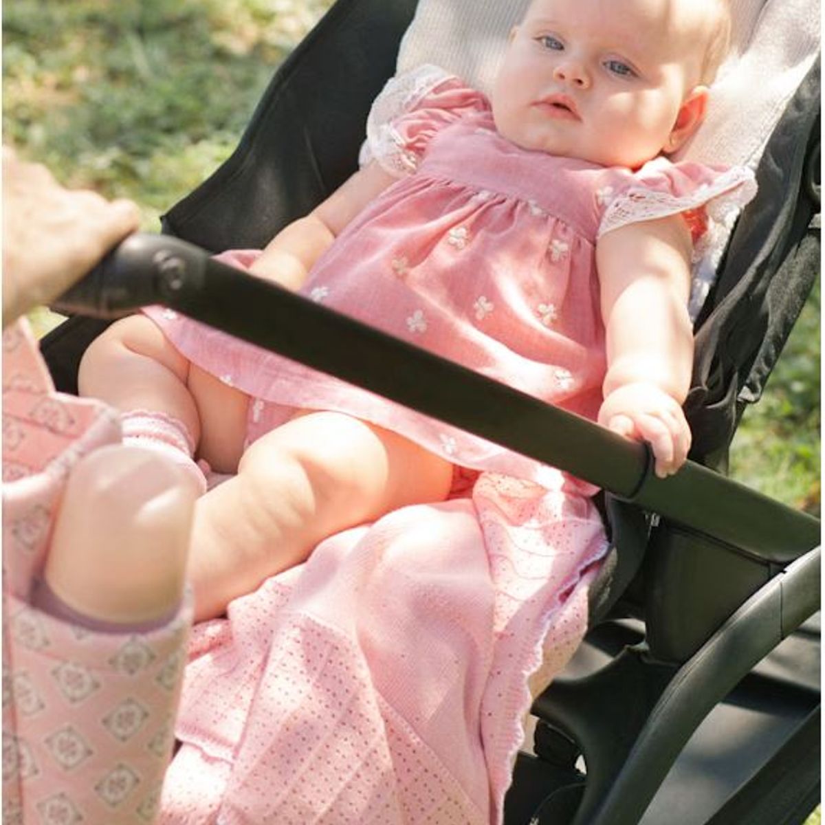 MAYORAL - Conjunto Vestido bordado + cubrepañal para beba