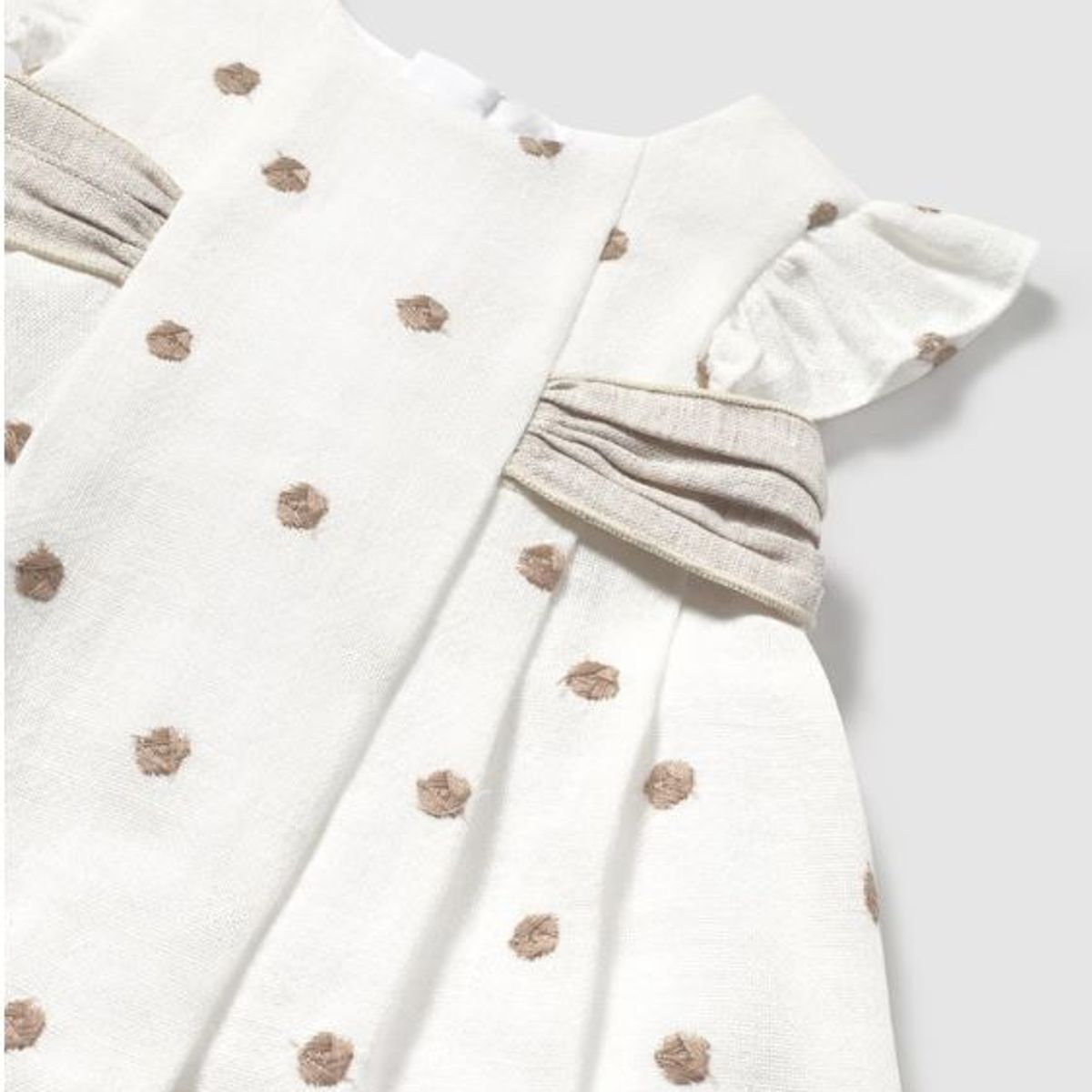 MAYORAL - Conjunto Vestido bordado + cubrepañal a juego para beba