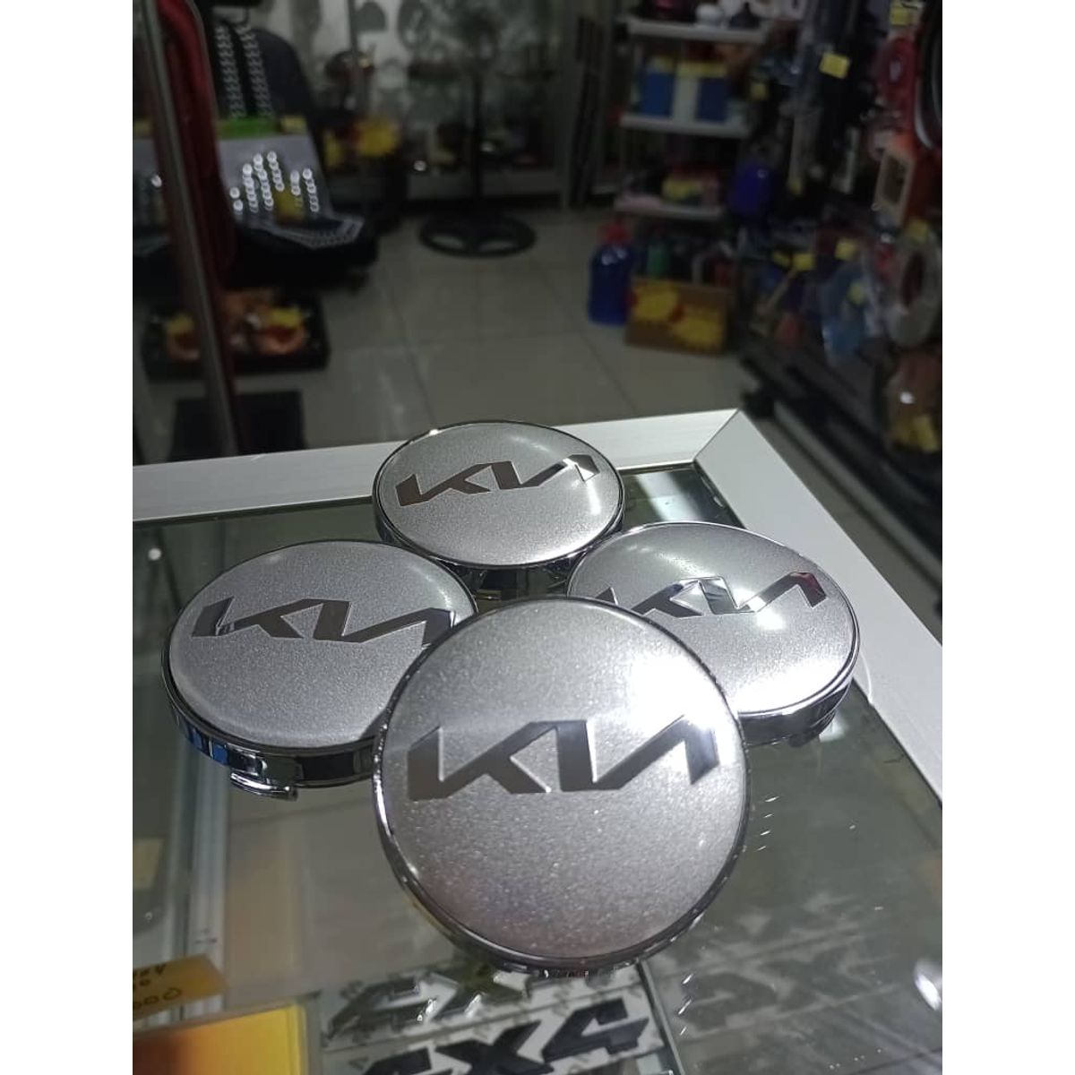 GENERICO - X4 Tapas centro de llantas de auto tunning KIA LOGO NUEVO TODA PLATA OVALO 60MM