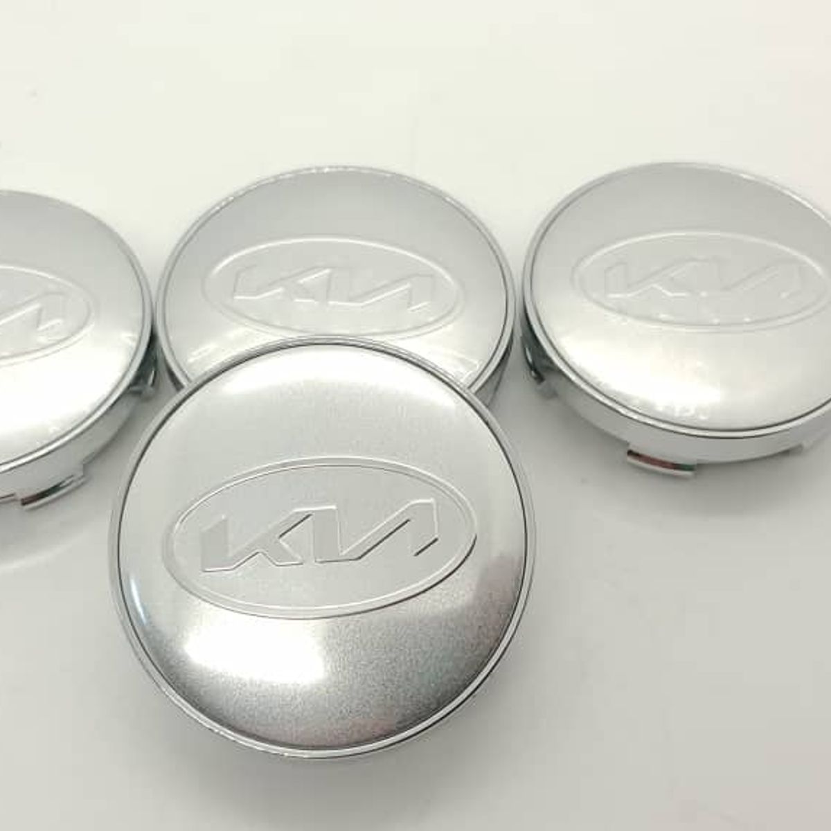 GENERICO - X4 Tapas centro de llantas de auto tunning KIA LOGO NUEVO TODA PLATA OVALO  56MM