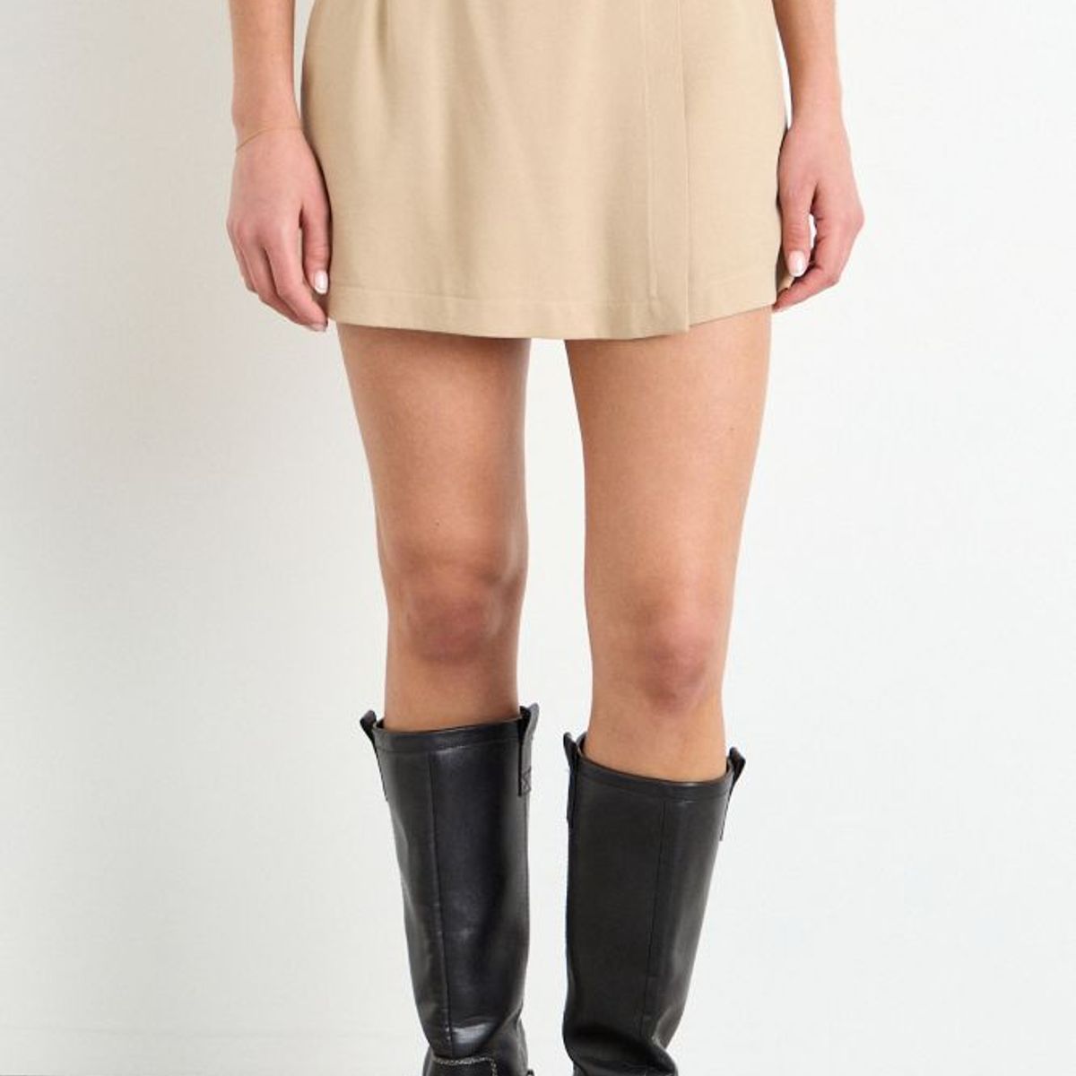 IO - Short Liso Mujer Beige Io