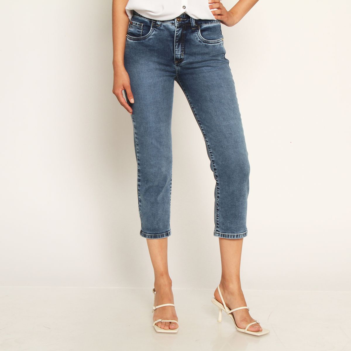 WADOS - JEANS CAPRI TIRO ALTO  PRETINA BASICA 1 BOTON