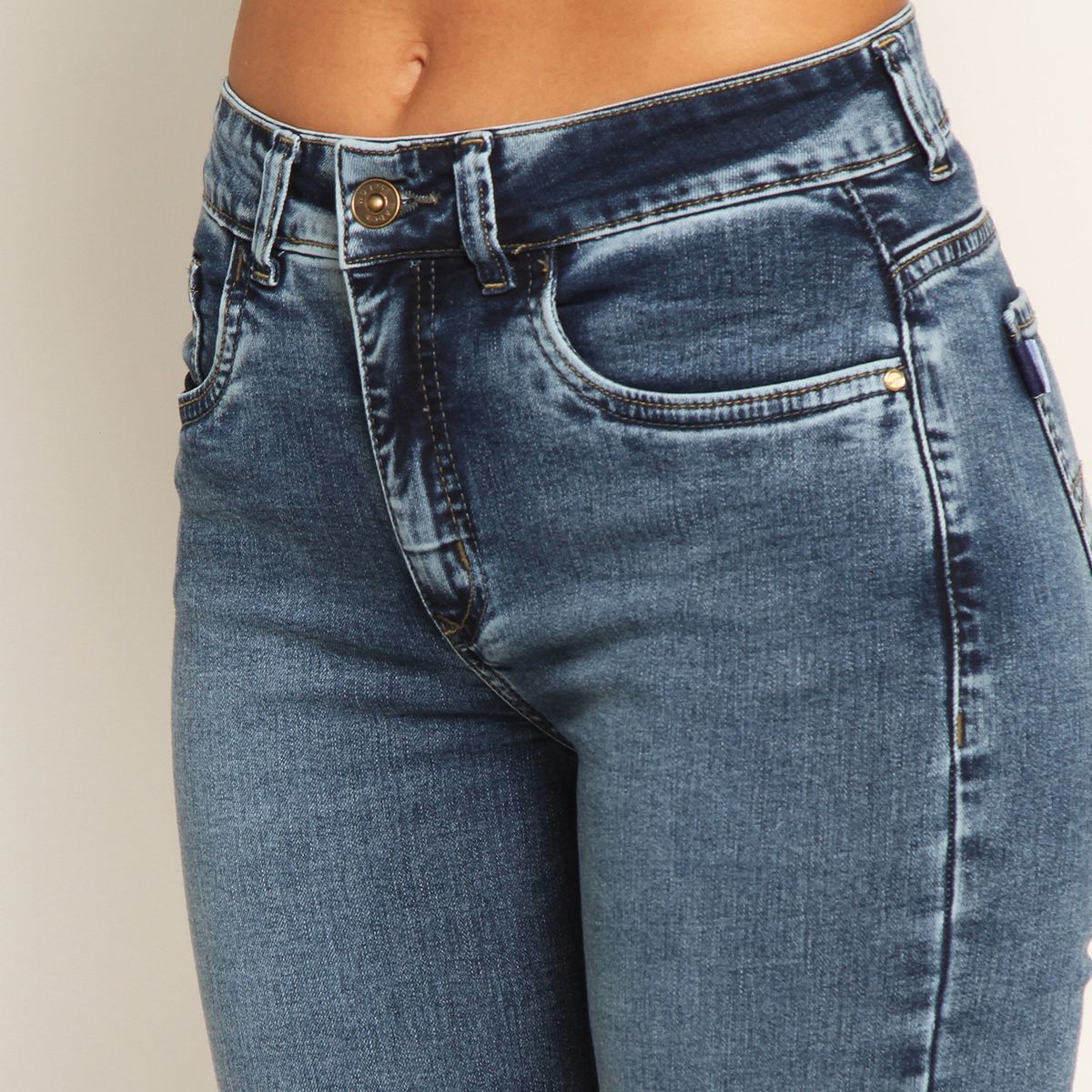 WADOS - JEANS CAPRI TIRO ALTO  PRETINA BASICA 1 BOTON