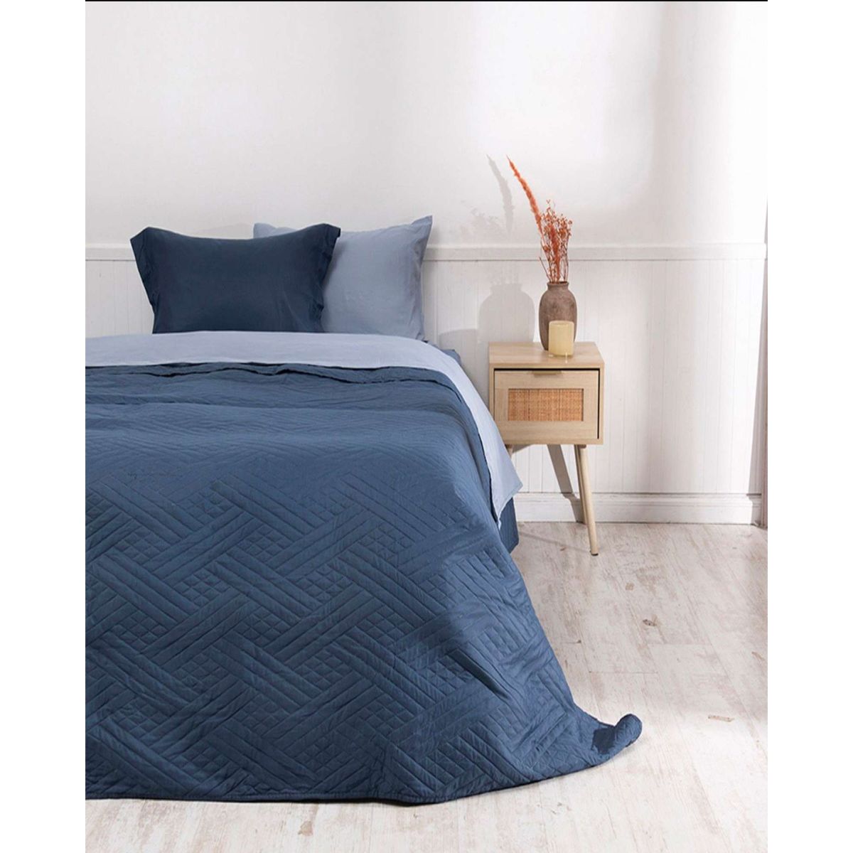 MASHINI - Cubrecama Colcha Quilt  mas Juego de Sábana Liso 1.5 Plaza Mashini