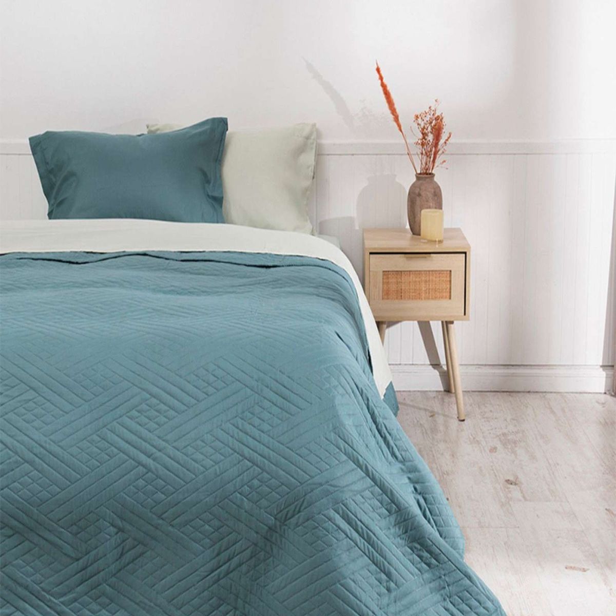 MASHINI - Cubrecama Colcha Quilt  mas Juego de Sábana Liso 1.5 Plaza Mashini