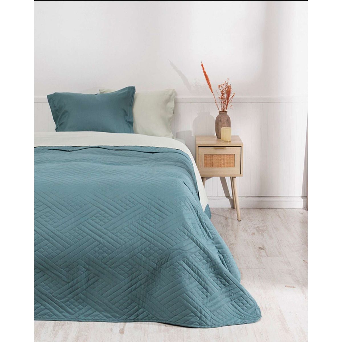 MASHINI - Cubrecama Colcha Quilt  mas Juego de Sábana Liso 1.5 Plaza Mashini