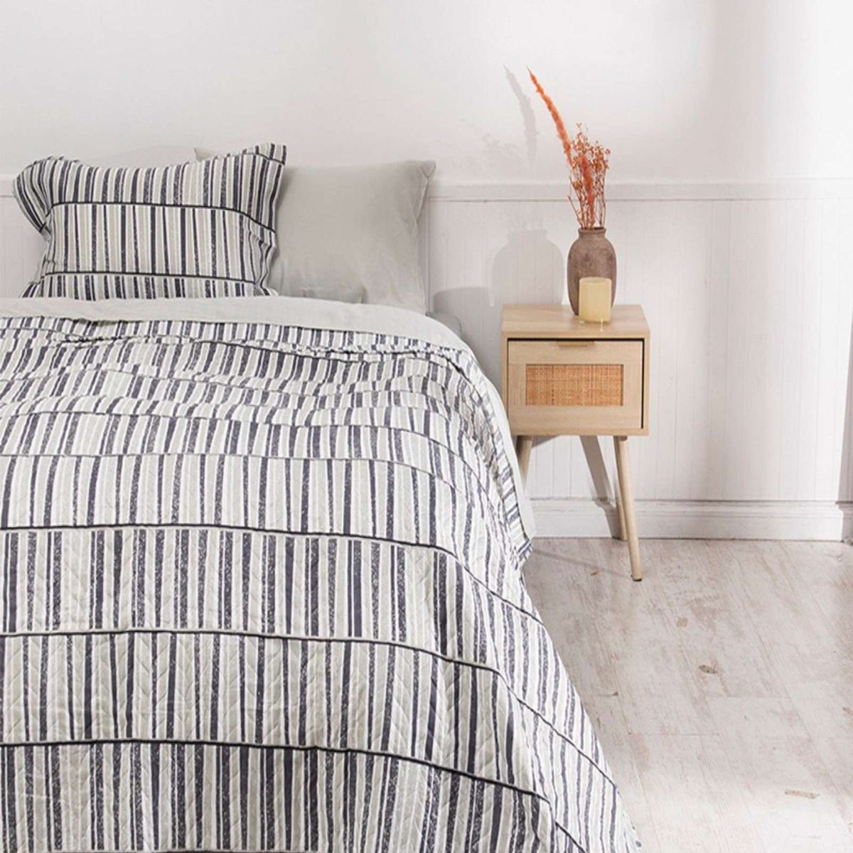 MASHINI - Cubrecama Colcha Quilt  mas Juego de Sábana Liso king Mashini